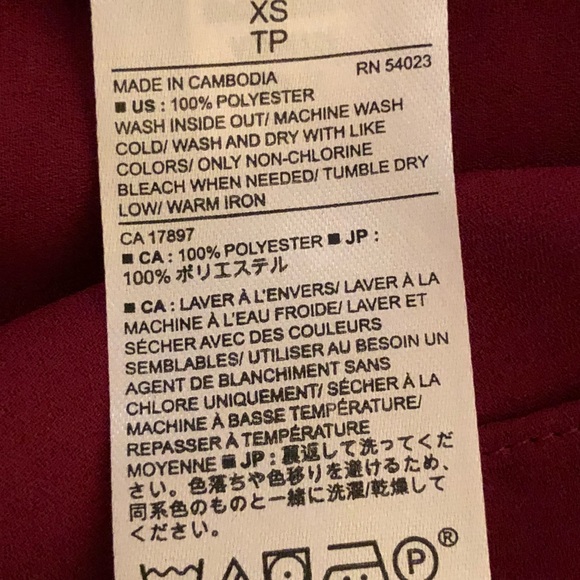 Banana Republic- Cold shoulder Top. - Picture 5 of 5